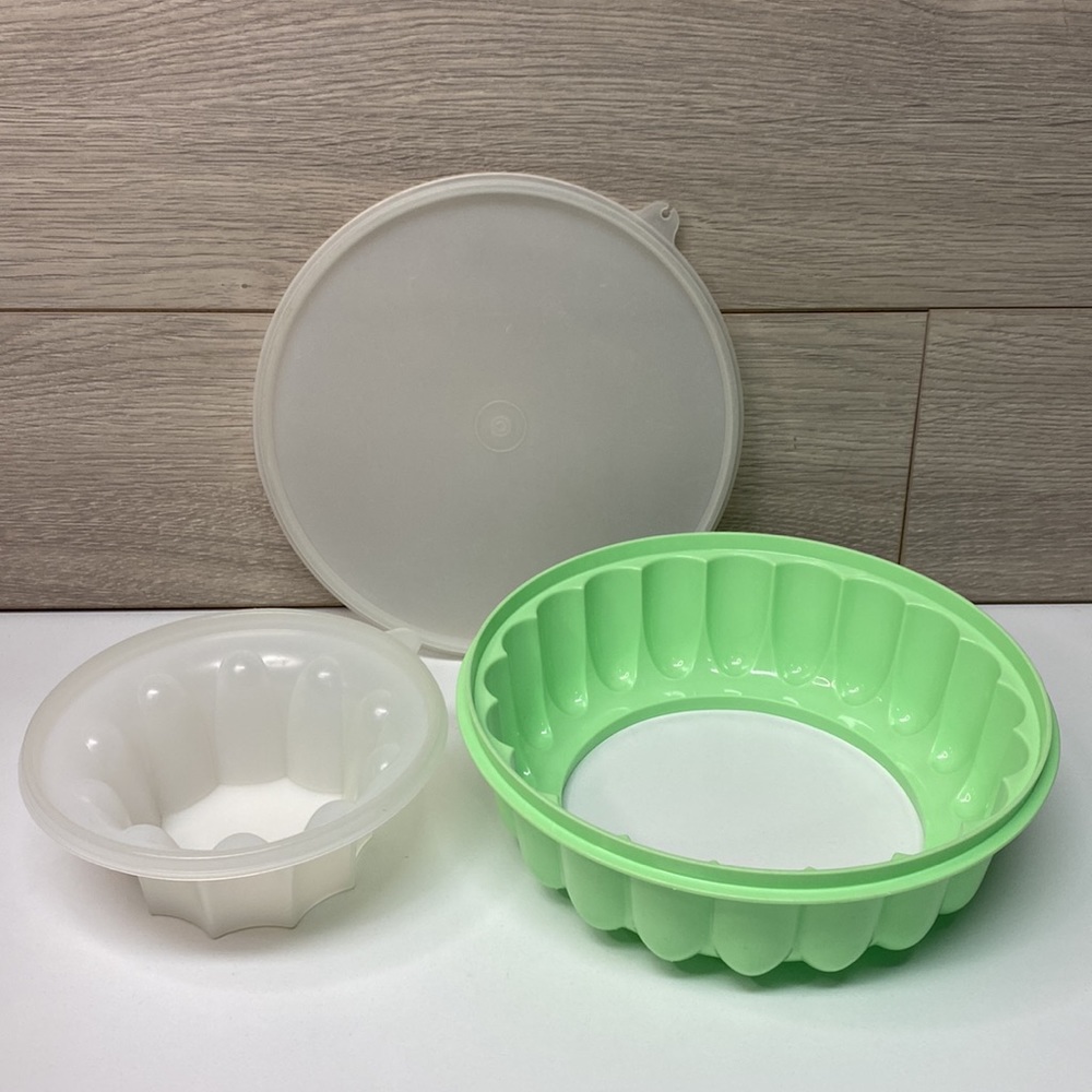 COPY - Vintage Tupperware Green Jello Mold Large Lidded